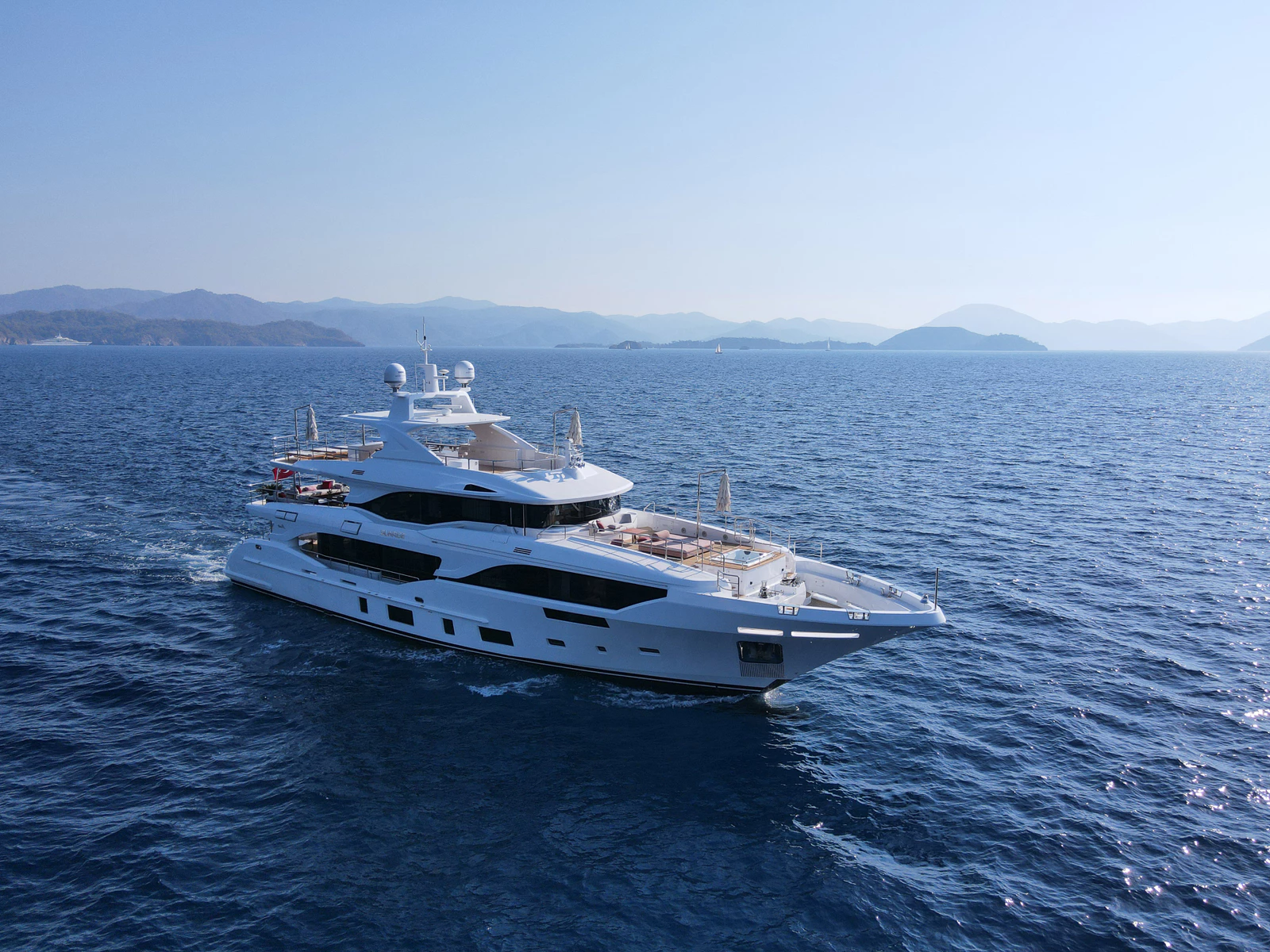 Experience Ultimate Luxury: M/Y SUNRISE Available in Greece with Yacht Cloud