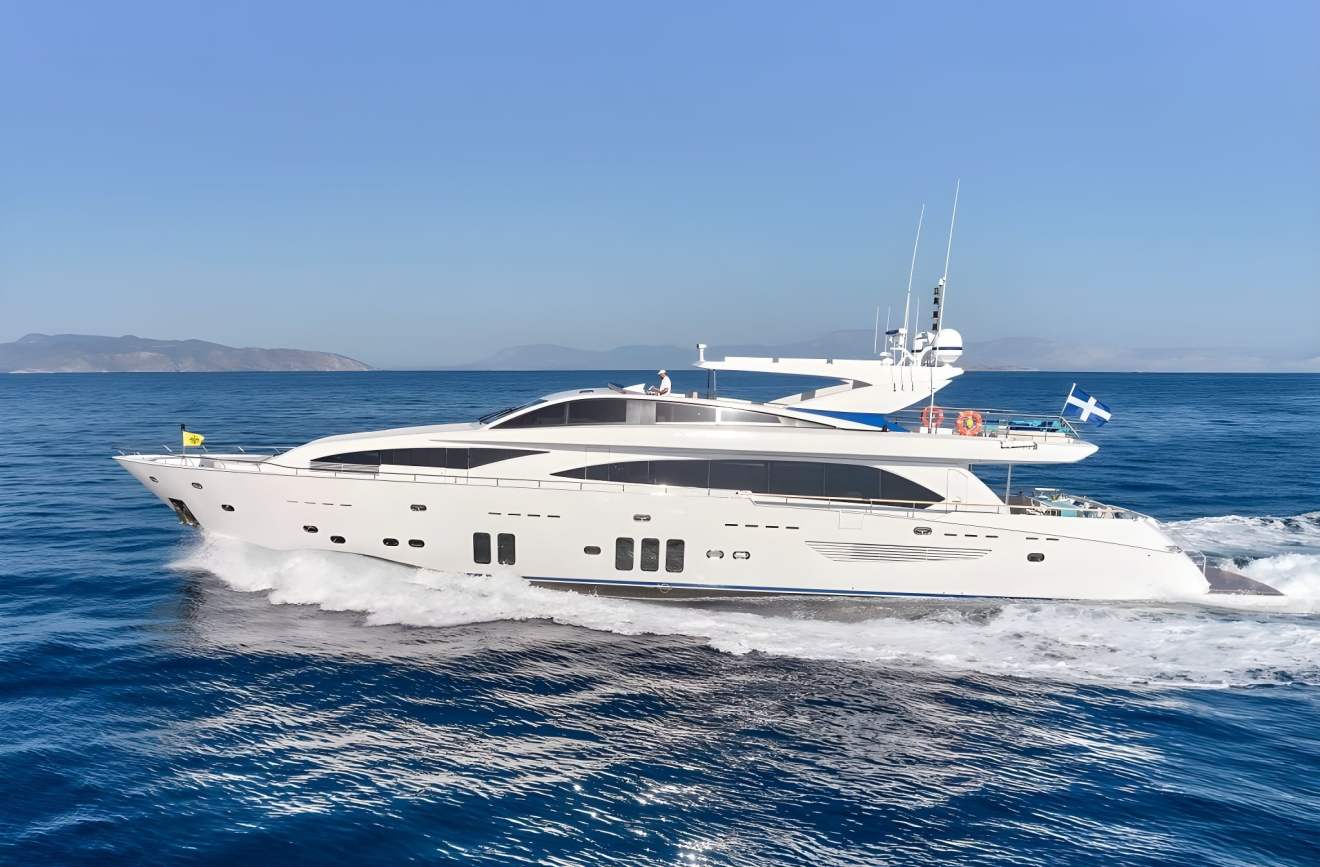 Experience Greece aboard HAKUNA MATATA