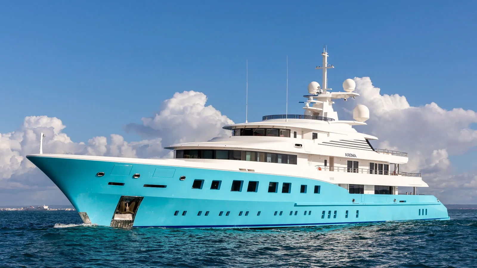 Embrace the Luxurious Summer Aboard AXIOMA