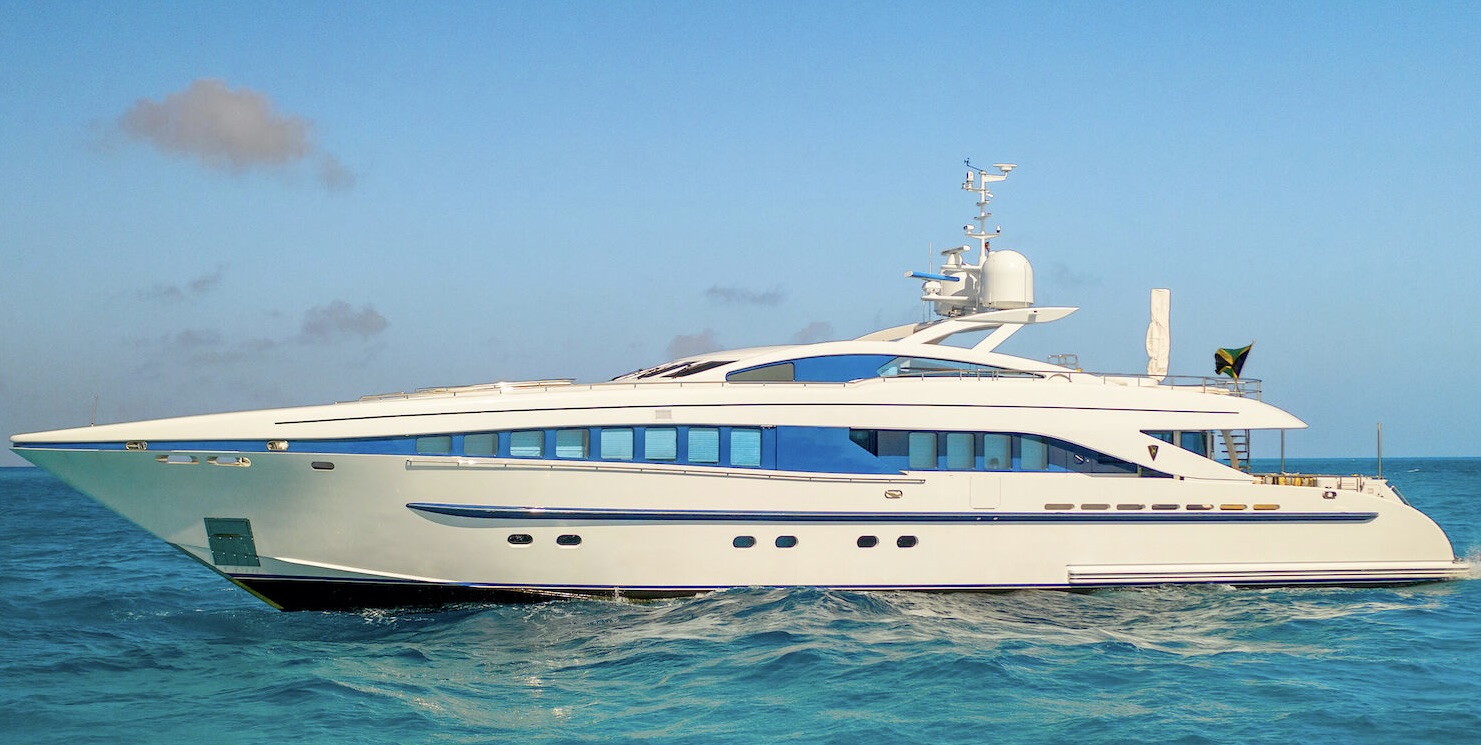 Charter Lumir 37m Heesen in Whitsundays
