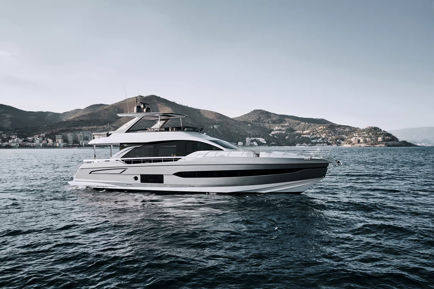 Charter the DT78 Azimut on the Waters of Florida & Bahamas