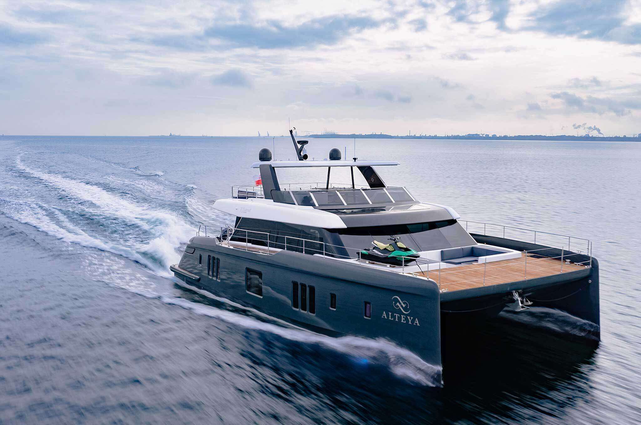 Luxury Charter: The ALTEYA in the Heart of Athens