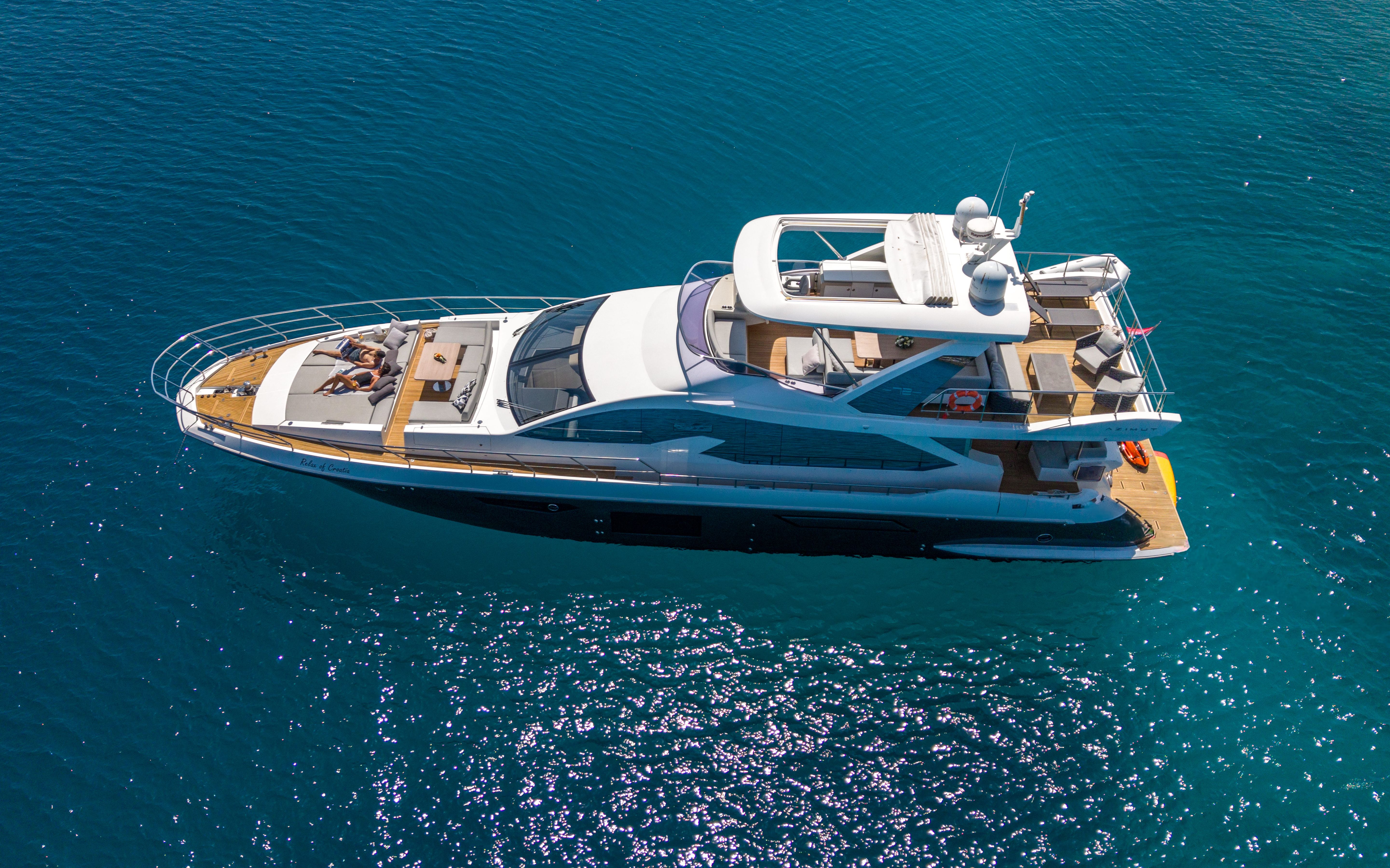 Charter Azimut 53 Fly WHITE in Croatia: Elegance on Water