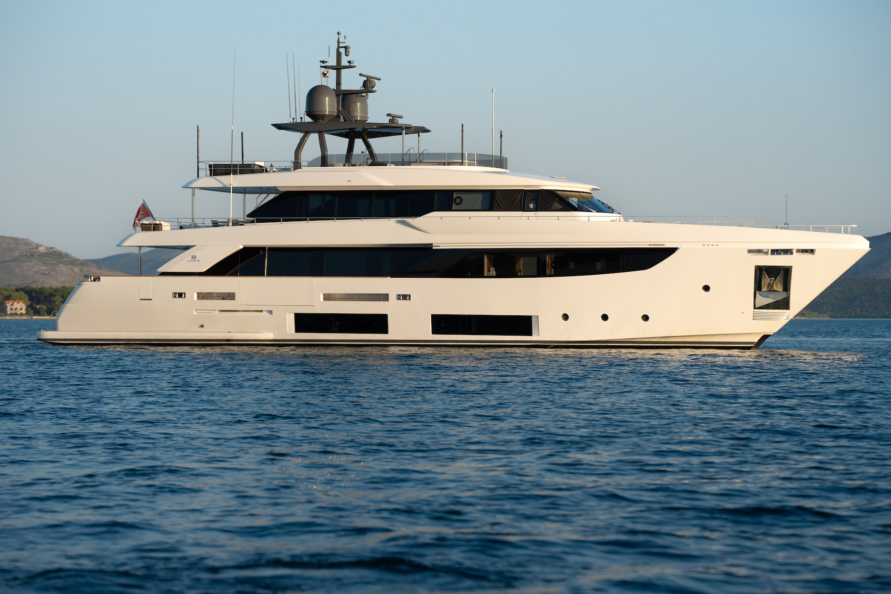 Yacht SK: Custom Line Navetta 33