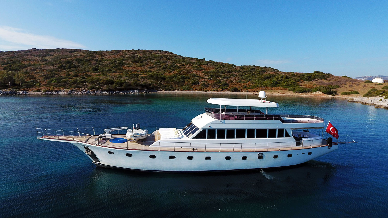 Comfort on the Seas: Charter Caneren