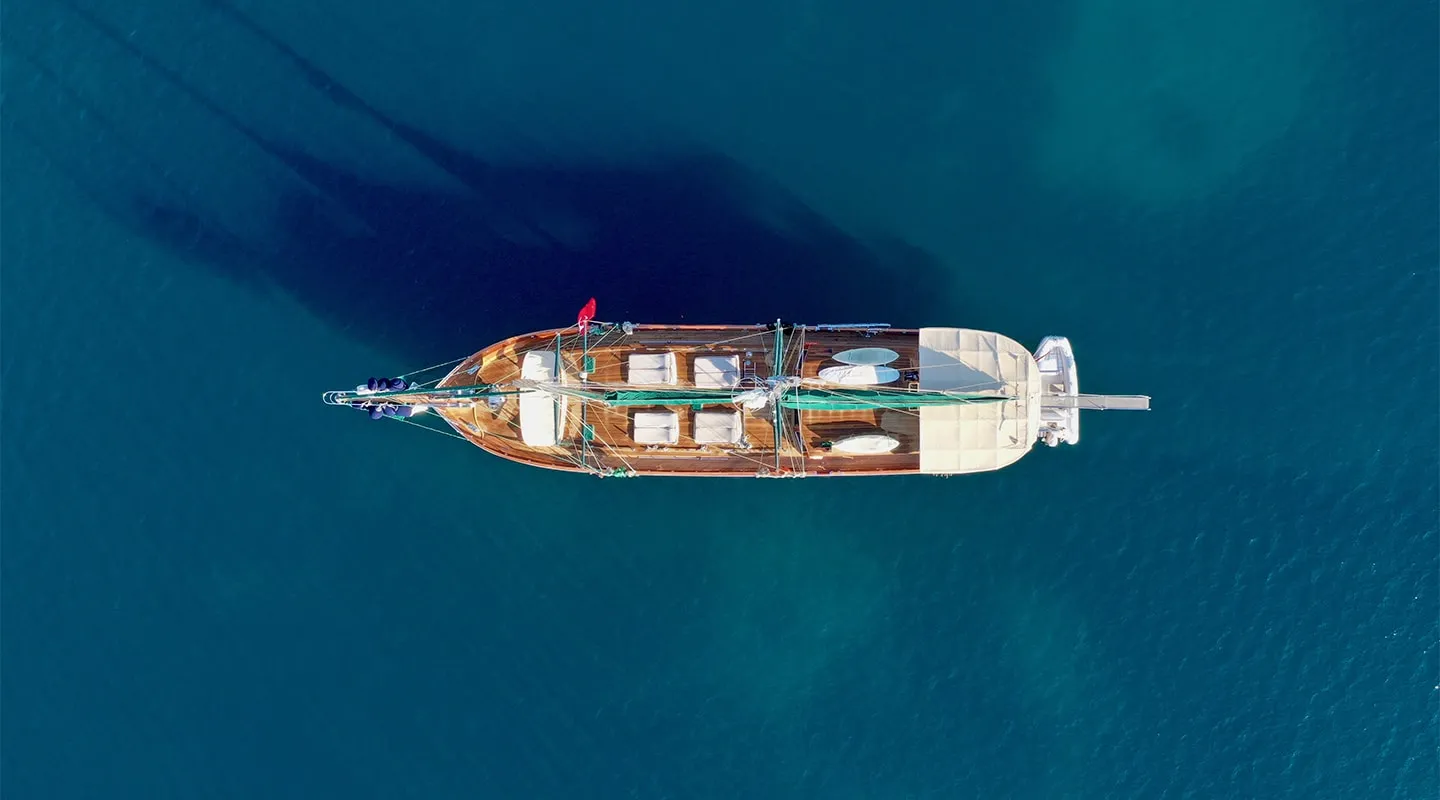 Charter ROS MARE: A Quintessential Luxury Experience