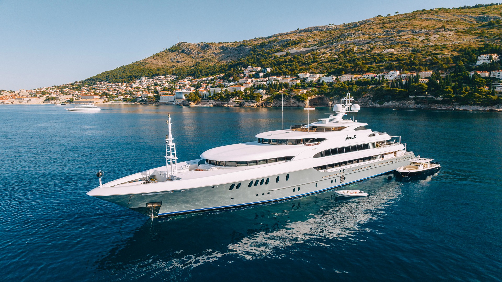LADY BETH: An Enchanting Valentine’s Yacht Charter