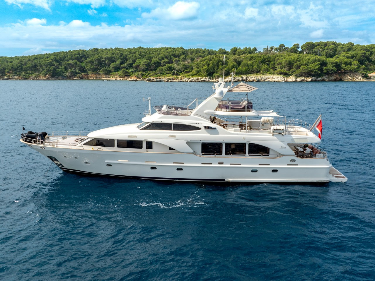 M/Y New Star: Modern Comfort in the French Riviera