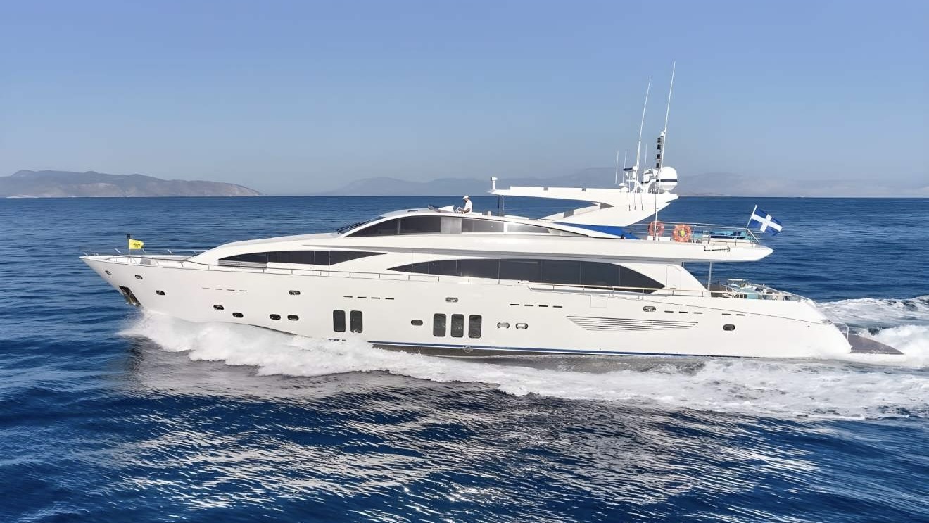 Immerse in Greek Paradise Aboard HAKUNA MATATA