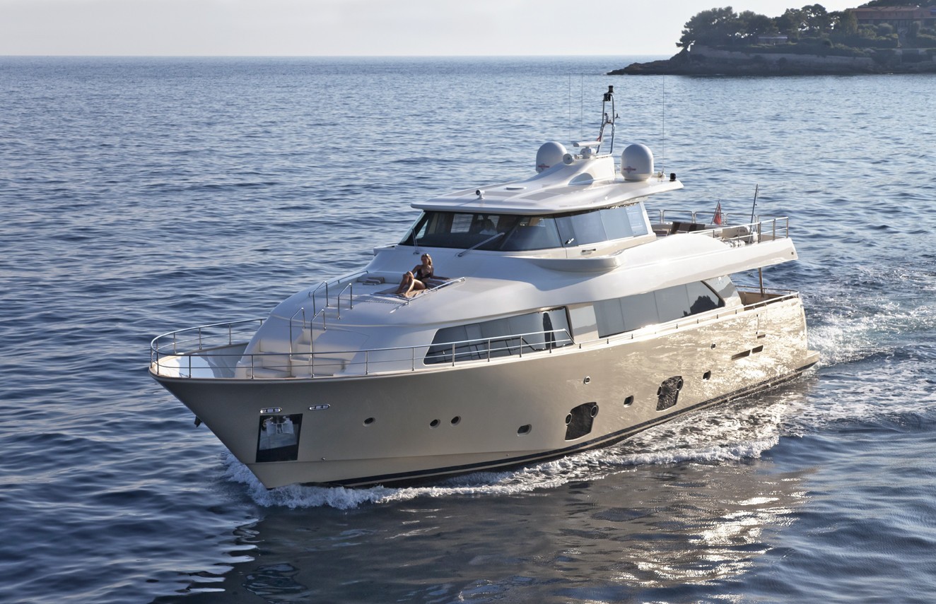 LA PAUSA: A Luxurious 26.22m Ferretti Yacht Available for Charter in the South of France, Corsica, and Sardinia – 2025