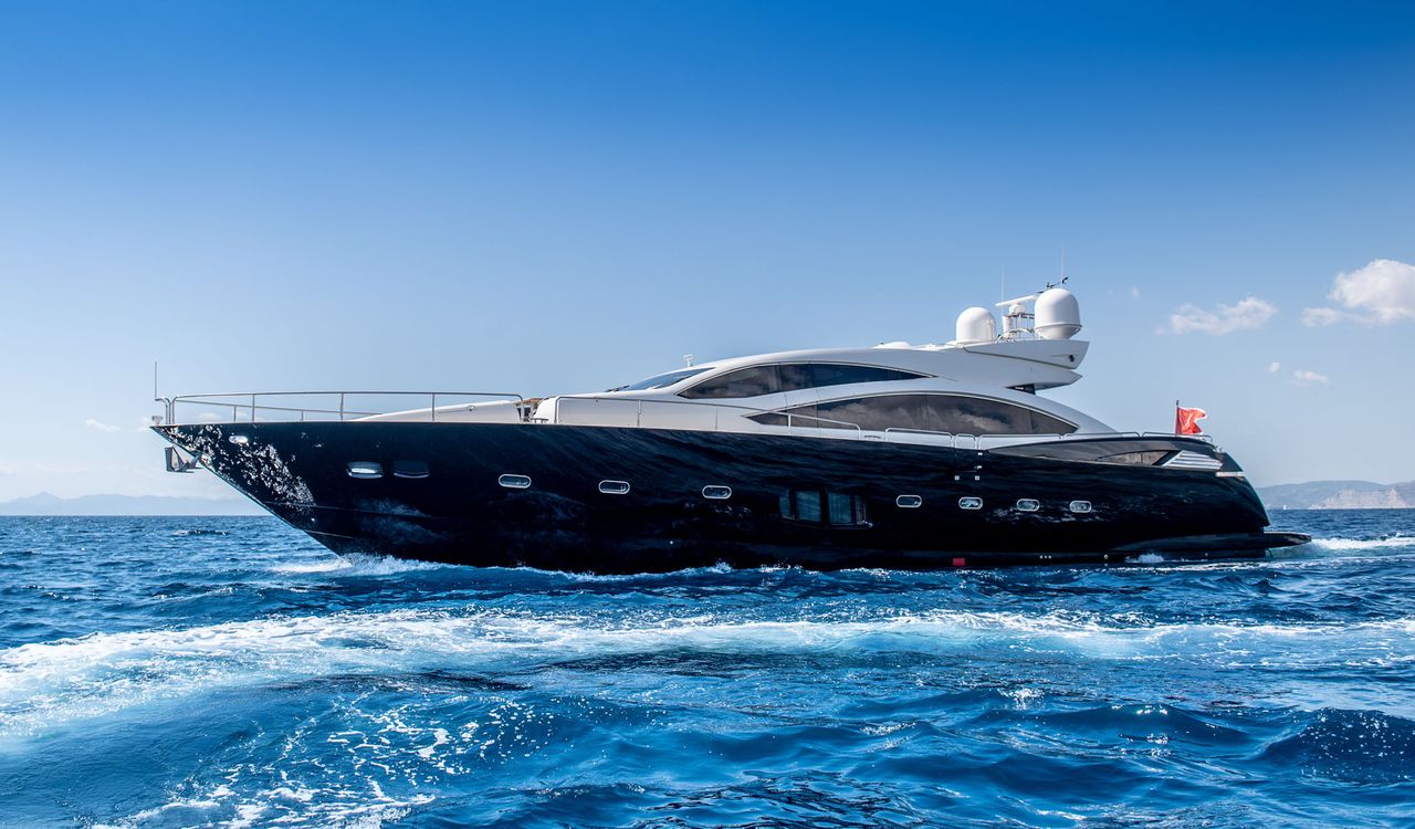 BLADE 6 Yacht Charter in Greece: The Perfect Time to Charter