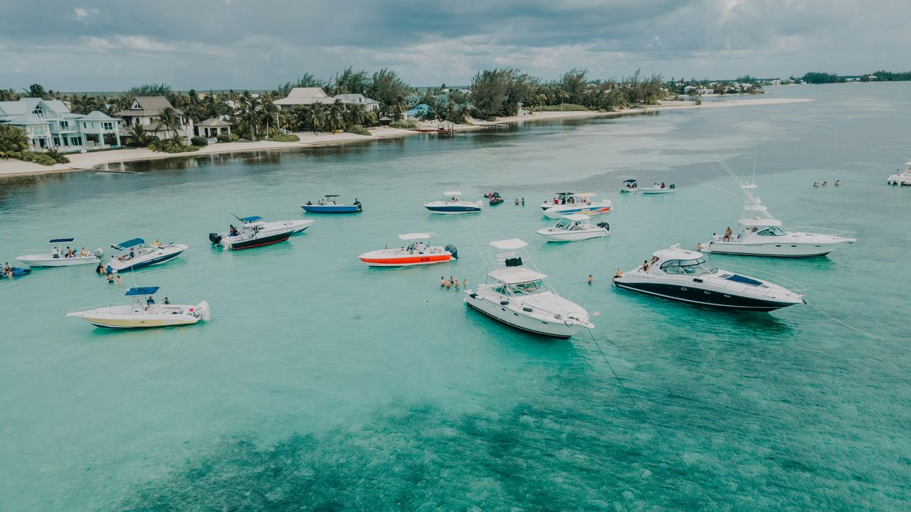 Luxury yacht charter in Cayman Islands
