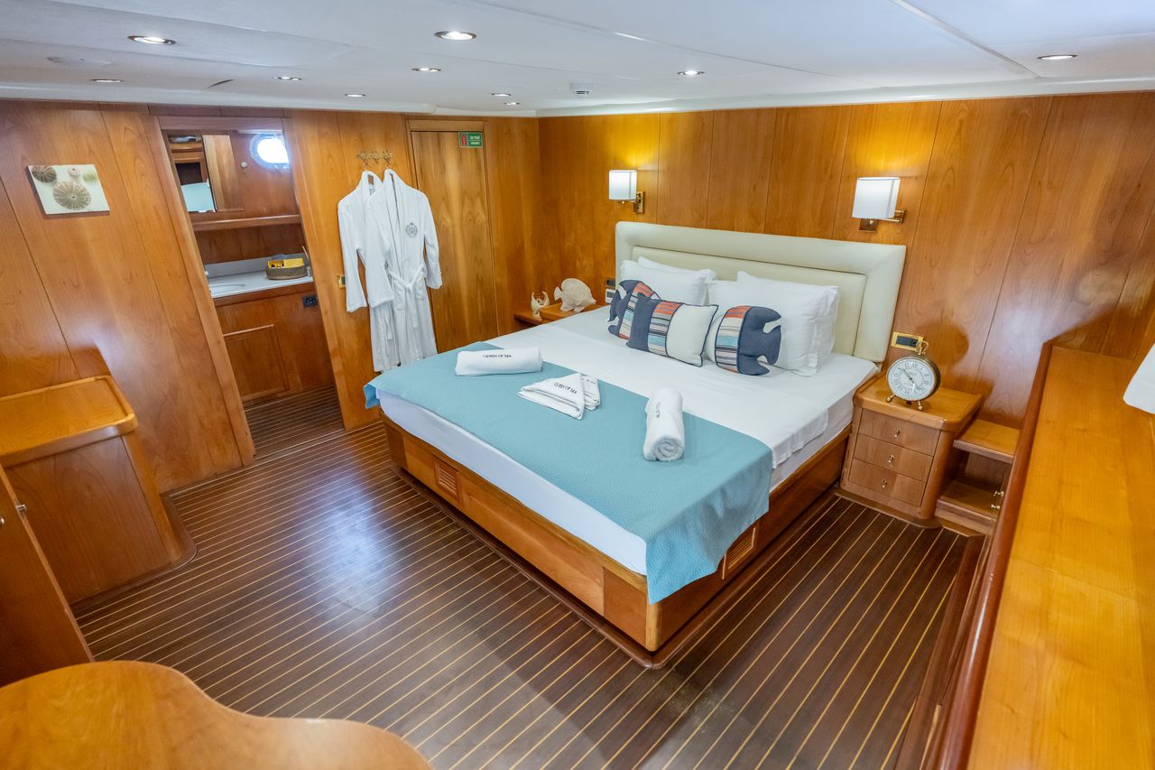 Queen Of Sea interior