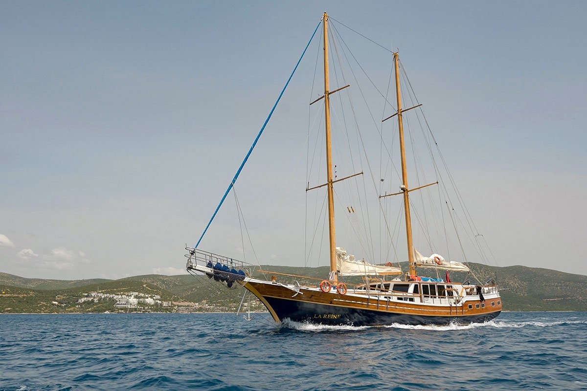 La Reine — crewed gulet charter in Greece
