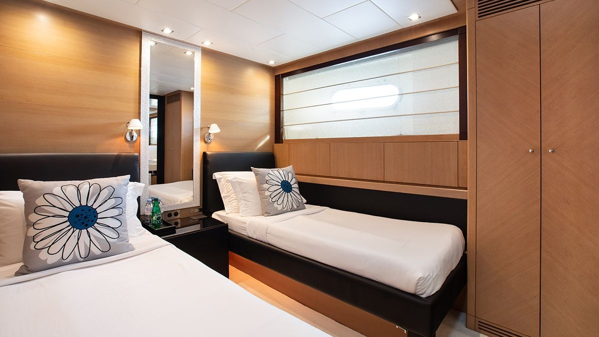 Interior of Ycm 120, photo 2