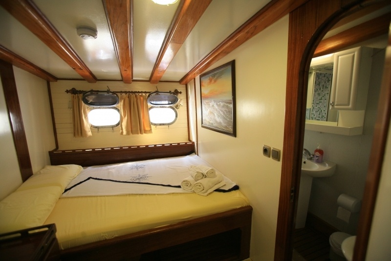 Aegean Clipper dining