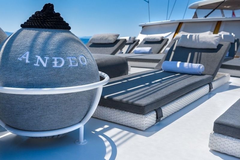 Andjeo deck