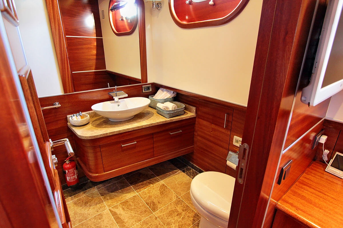 Carpe Diem 5 cabin
