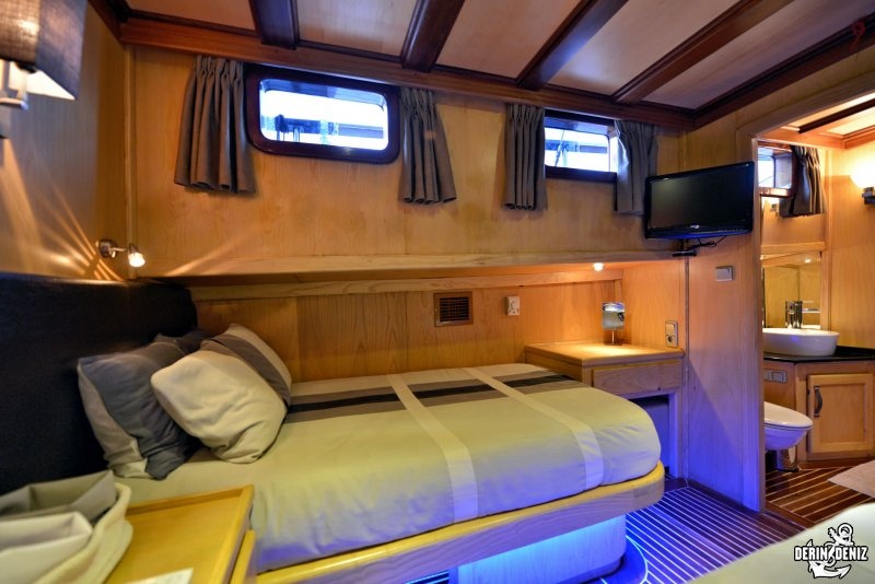 Derin Deniz interior