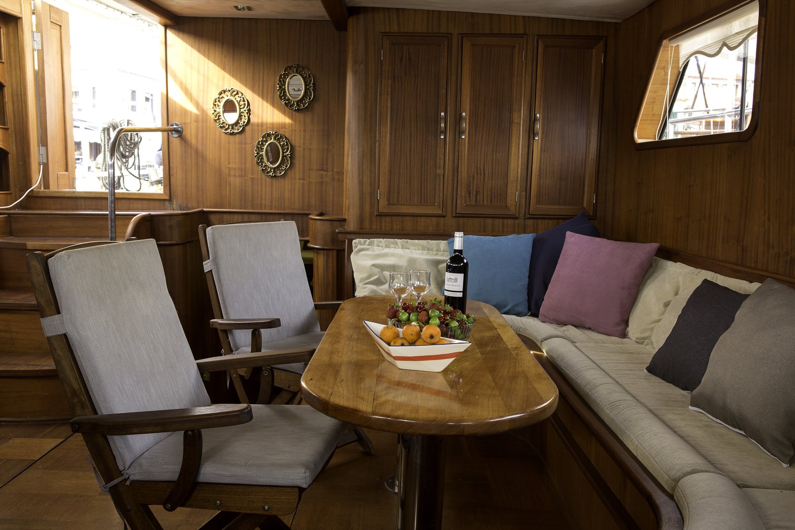 E Nil interior