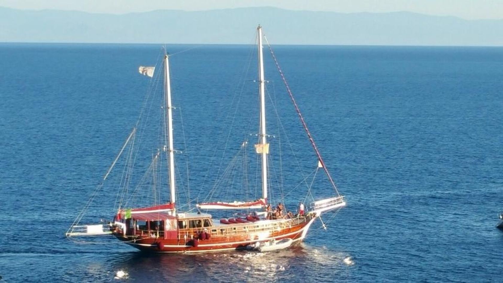 Latife Sultan — crewed gulet charter in Italy