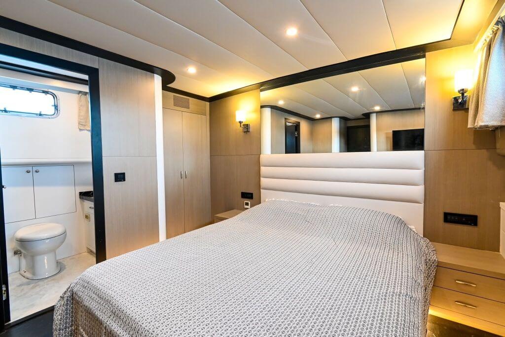 Moe 1 (ex. Eser 1) interior