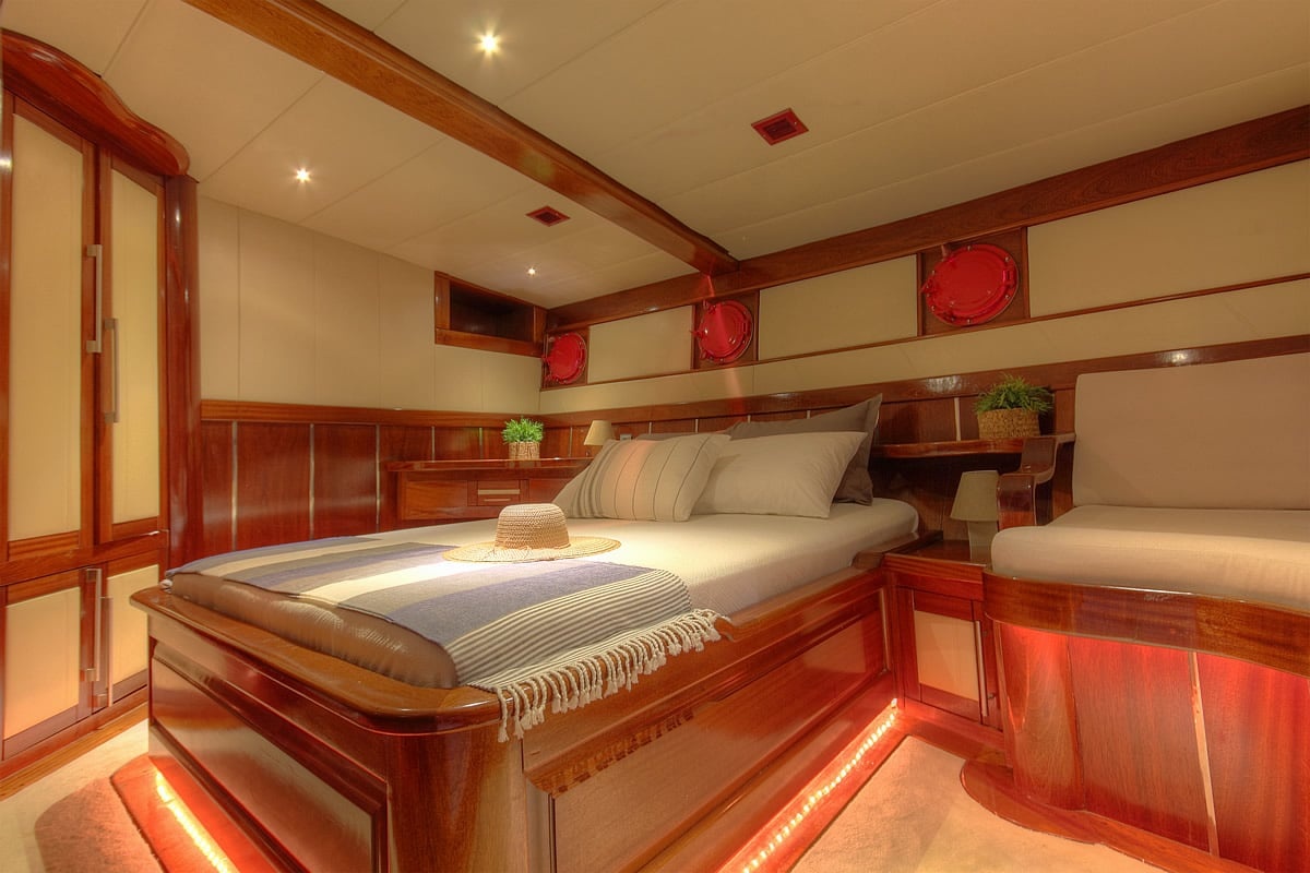 Nautilus II dining