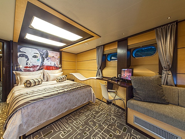 Interior of Navilux, photo 2