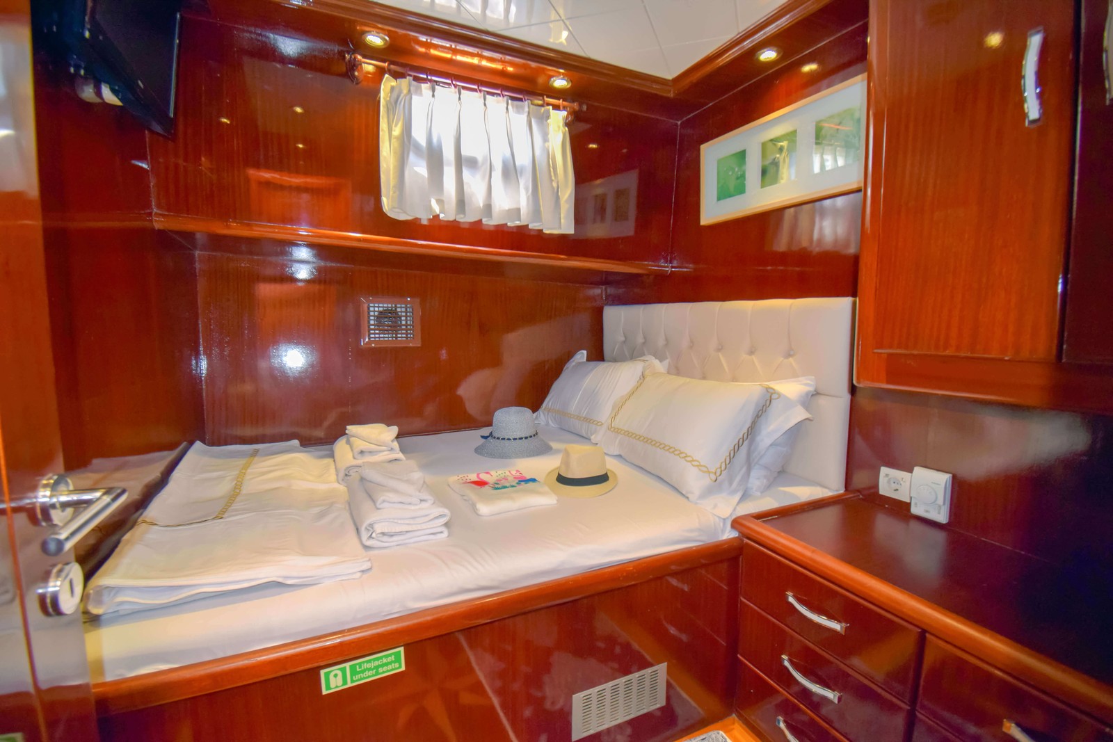 Perla Del Mar 1 cabin