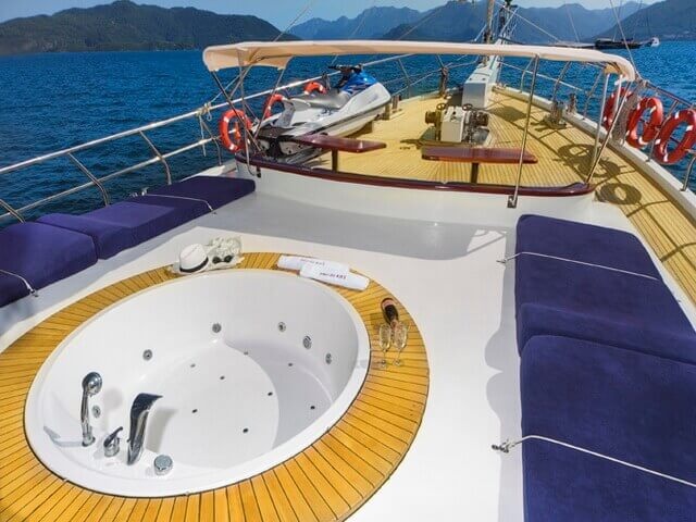 Perla Del Mar 2 deck