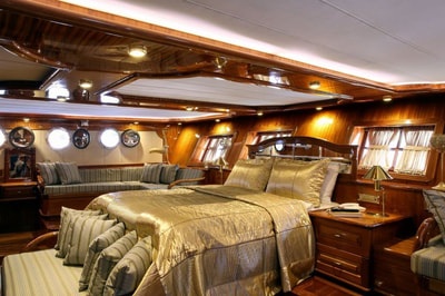Queen Atlantis interior