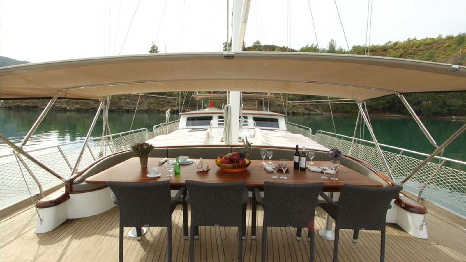 Queen Lila deck