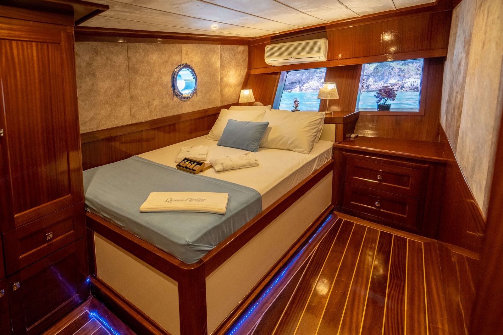 Queen Of Rtt cabin
