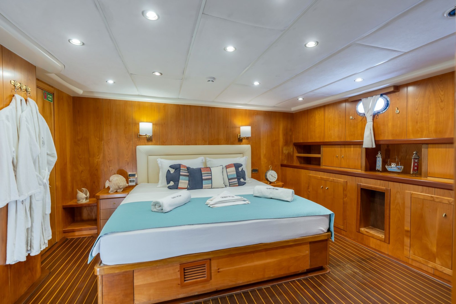 Queen Of Sea interior