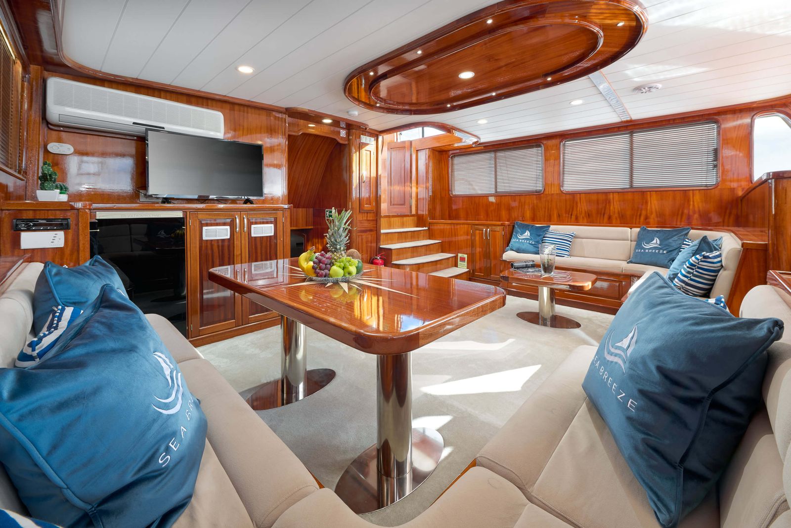 Interior of Sea Breeze, photo 2