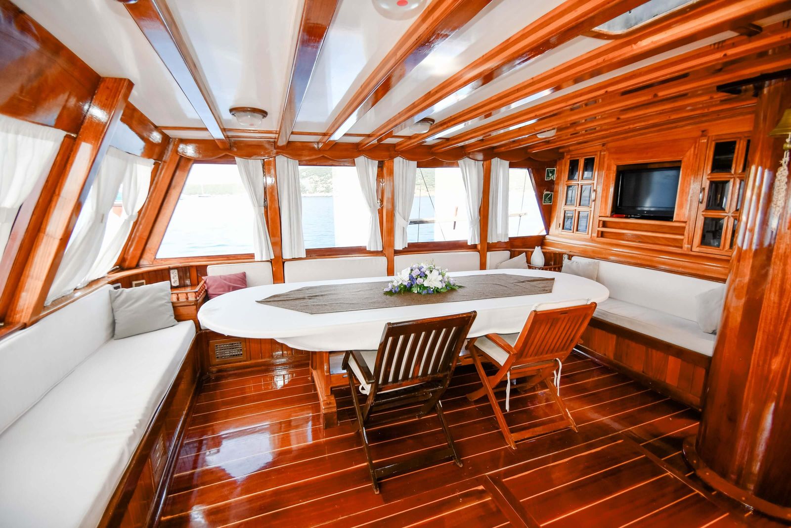 Sunworld VIII interior