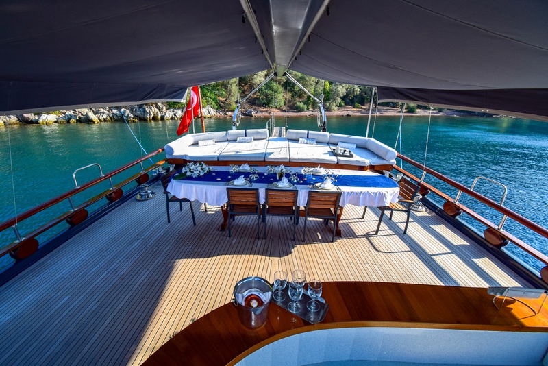 Ugur interior