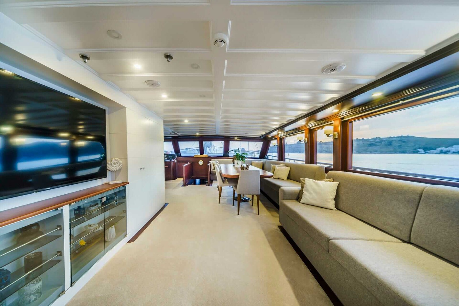 Virtuoso interior