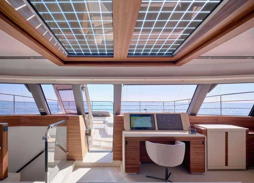 Christal Mio 80 interior