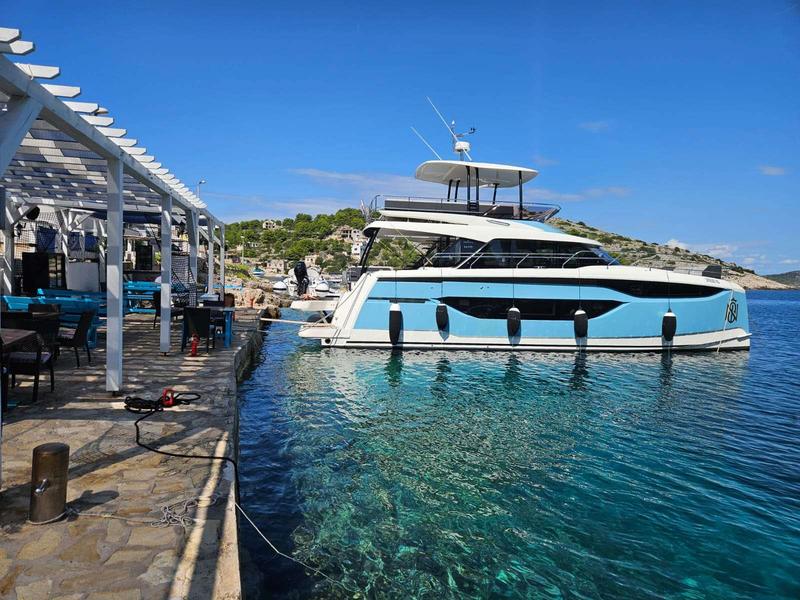 Diamond Si — crewed motor yacht charter in Croatia