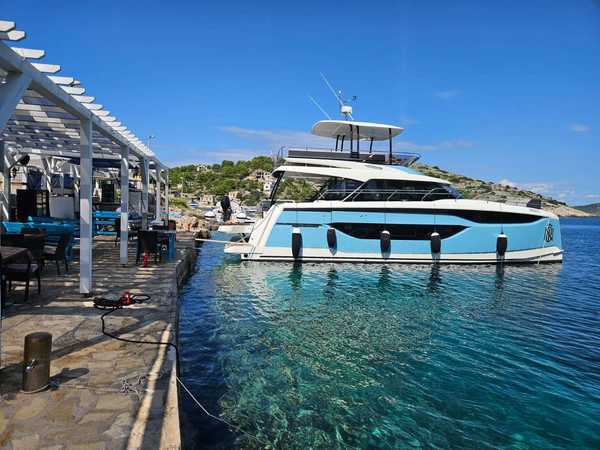 Diamond Si — Motor Yacht for charter in Rogoznica, Croatia