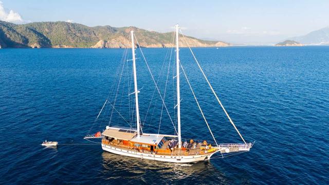 Eylul 17 — crewed motor sailer charter in Turkey