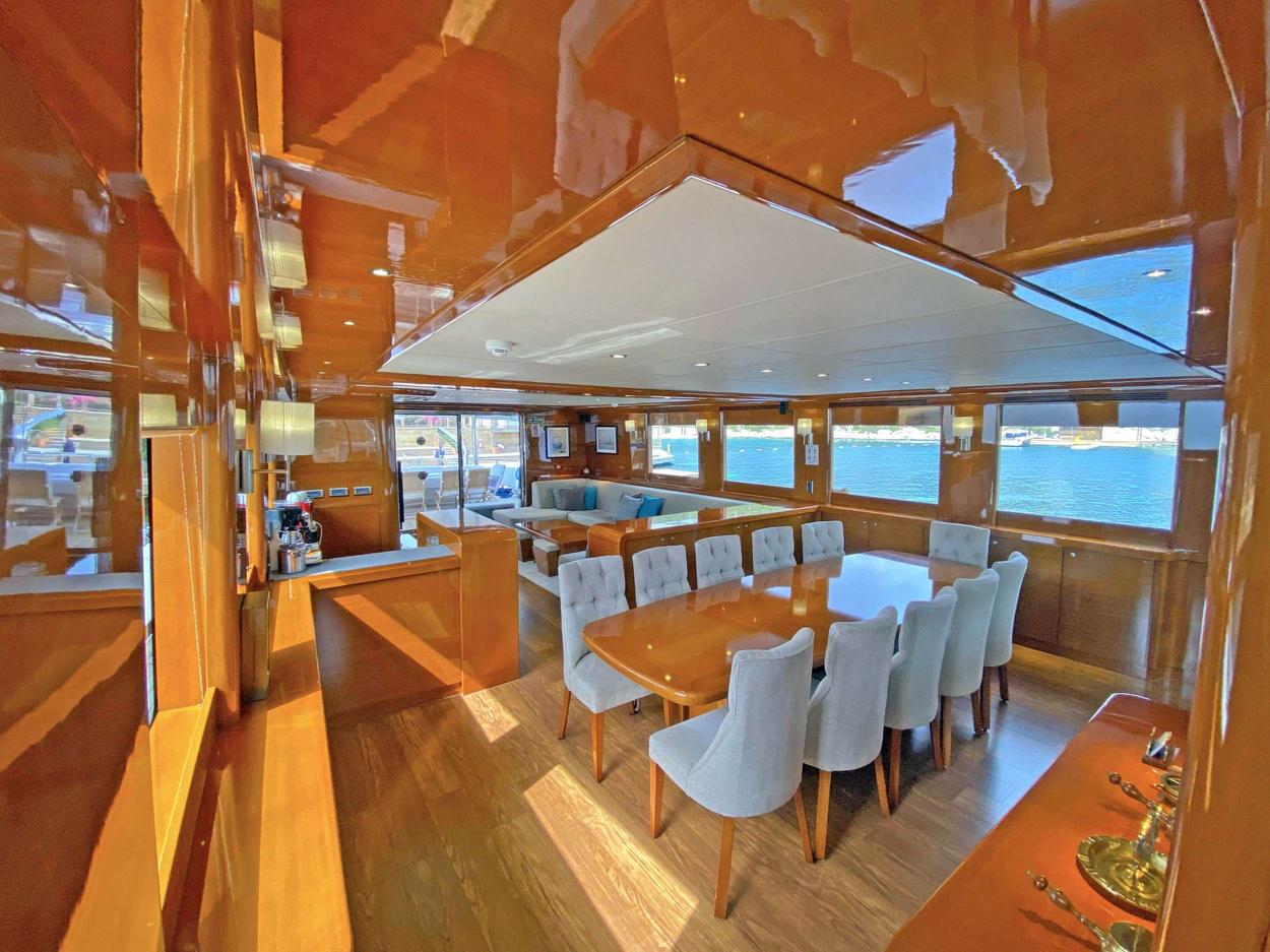 Gulmaria dining