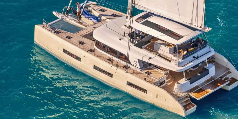 Lady Rose exterior