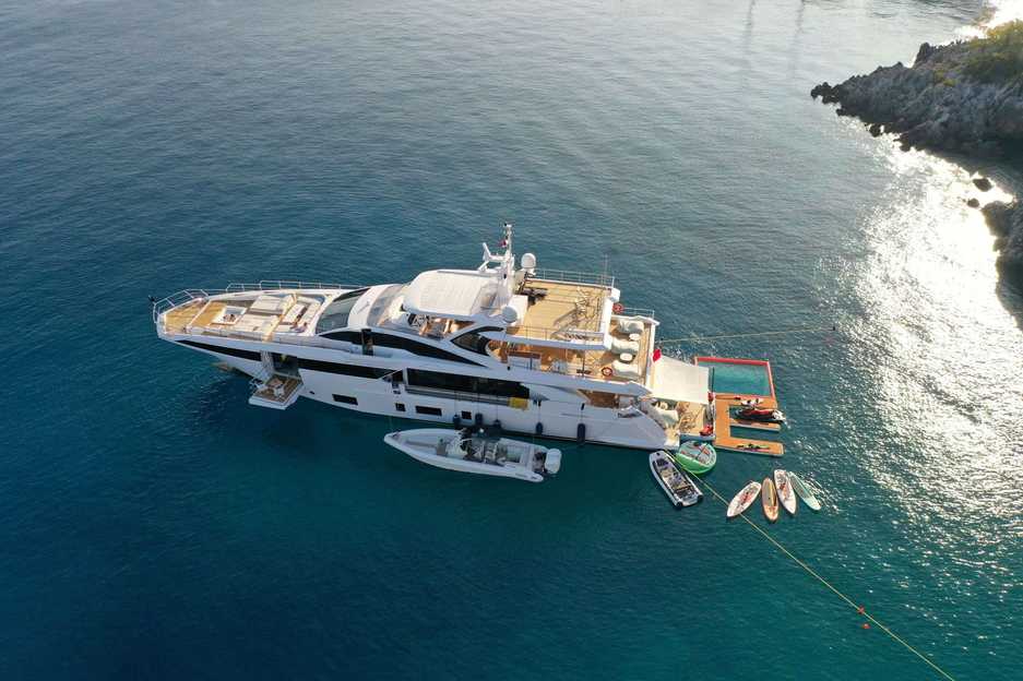 Love T — Motor Yacht for charter in Athens, Greece