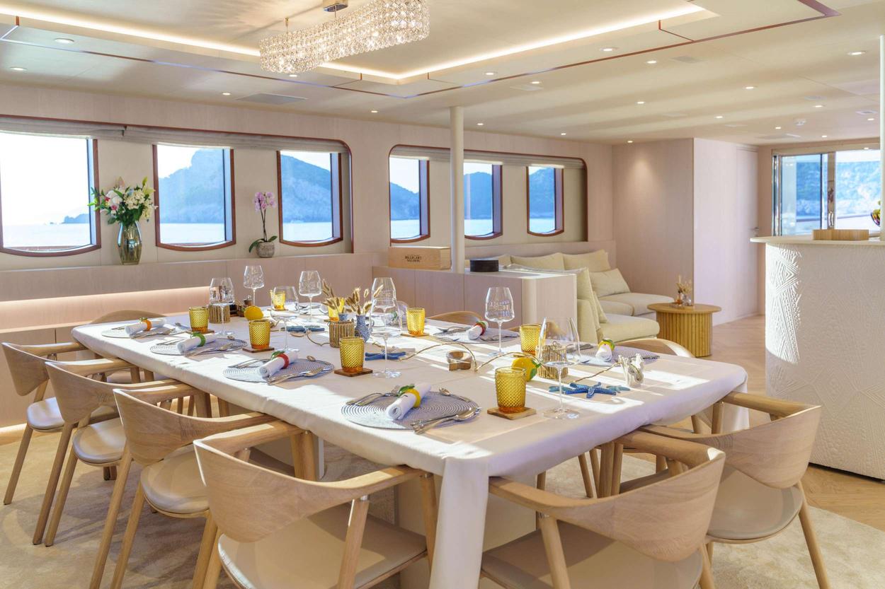 Maia dining