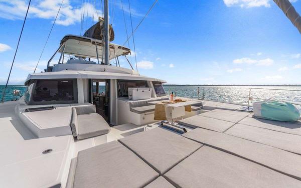 Nauti Dogs 5.4 interior