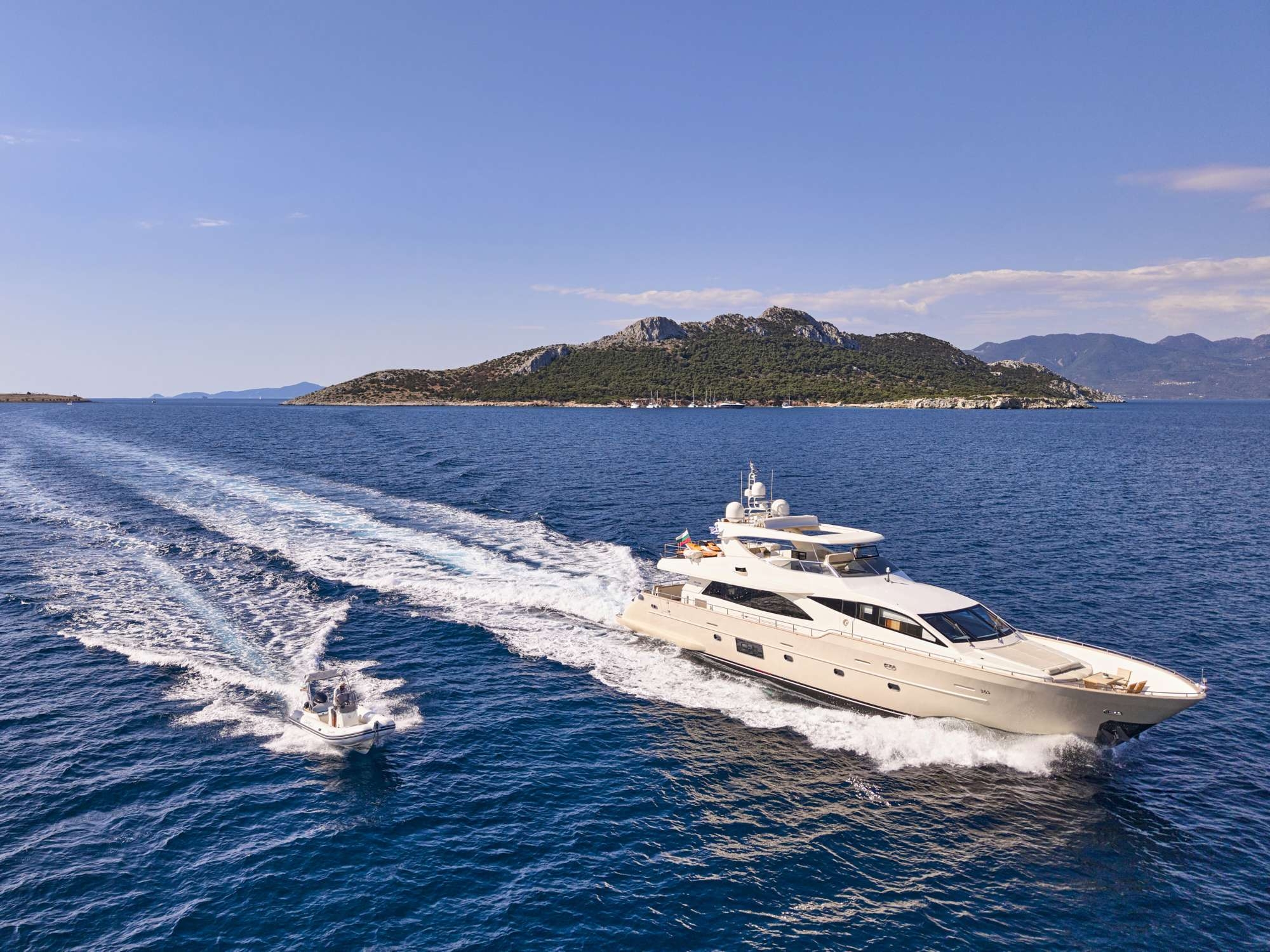 Star Link — crewed motor yacht charter in Greece