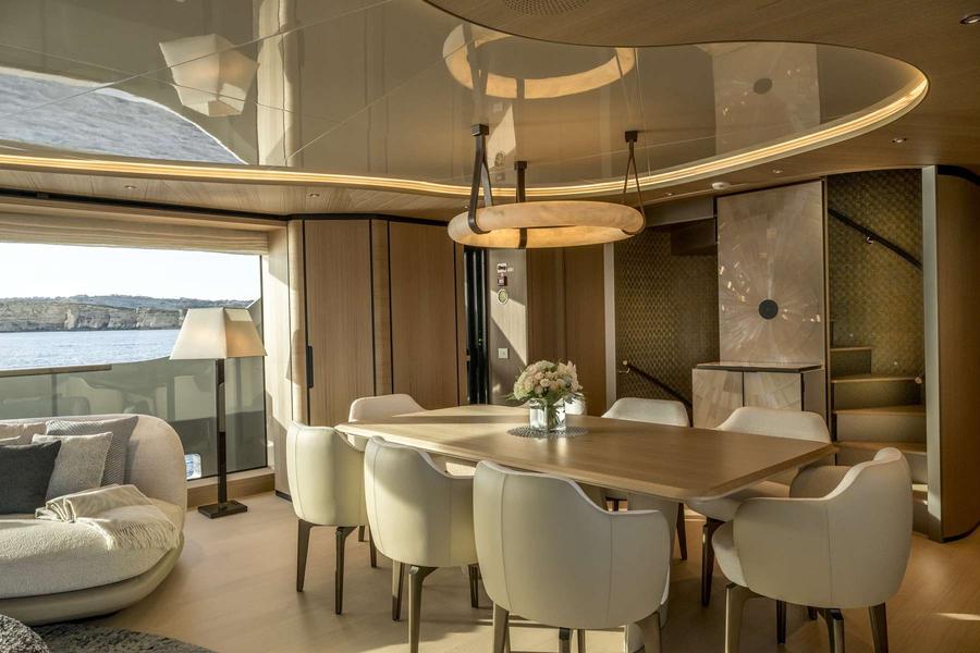 Unique S interior
