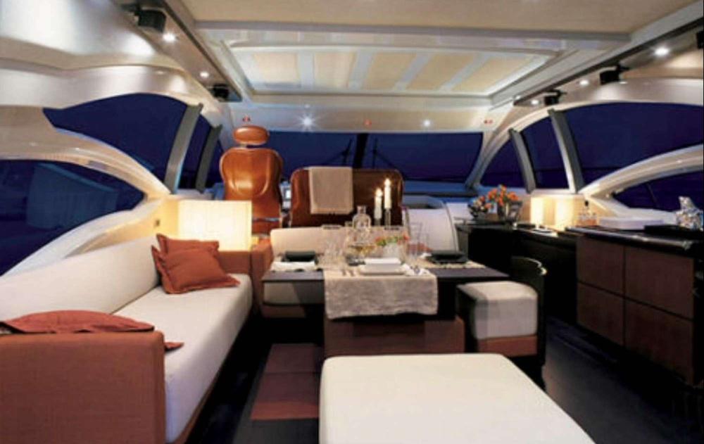 Warren Kelly interior